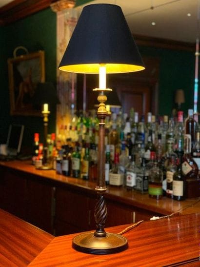 Vaughan Designs. Une paire de grandes lampes...