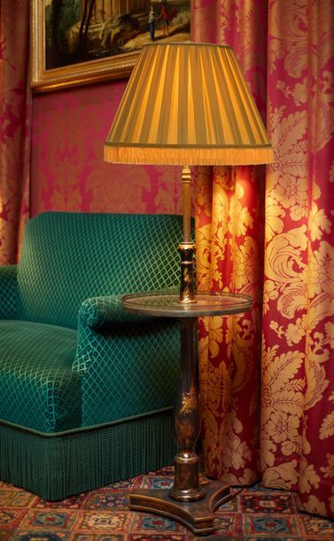 Vaughan Designs. Lampadaire guéridon en laque...