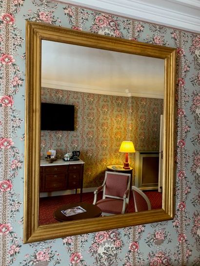 Miroir rectangulaire dans un encadrement...