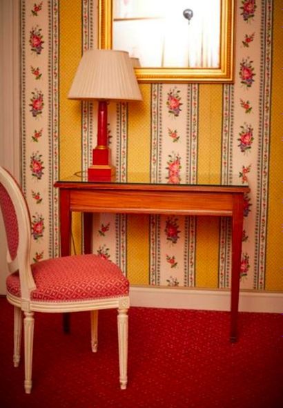 Bureau en acajou de style Louis XVI, ceinture...