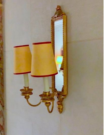 Vaughan Designs. Paire d'appliques néoclassiques...
