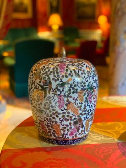 Pot à gingembre couvert en porcelaine à décor...