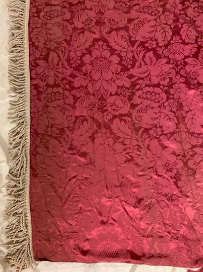 Paire de rideaux en damas de soie rouge....