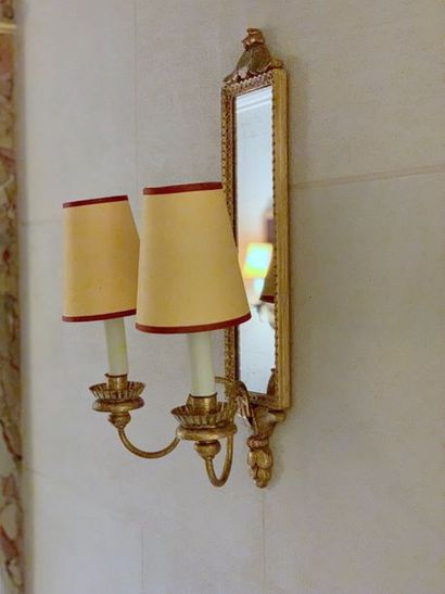 Vaughan Designs. Paire d'appliques néoclassiques...