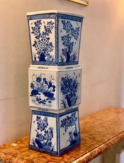 Vase simulé quadrangulaire, de forme Gu,...
