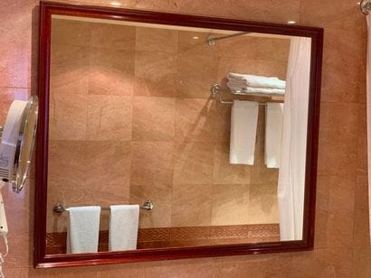 Trois miroirs rectangulaires, bordure en...
