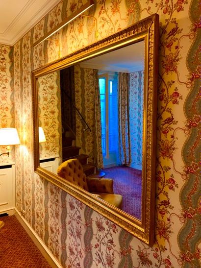 Grand miroir rectangulaire de style Empire...
