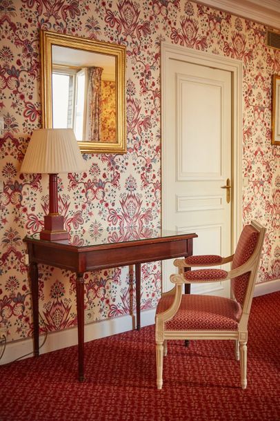 Bureau de style Louis XVI en acajou, ceinture...
