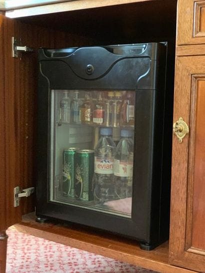 Minibar réfrigéré 40 litres en métal laqué...