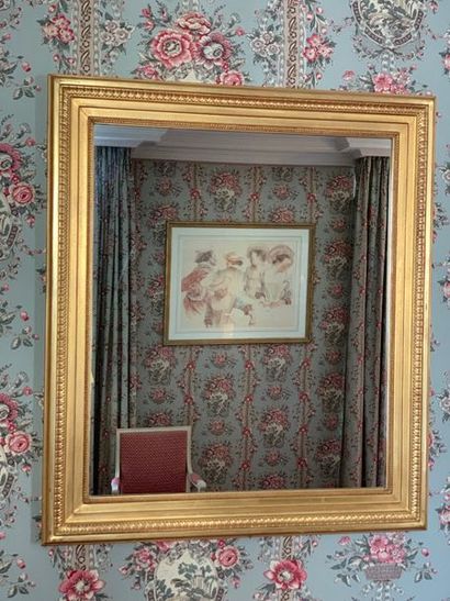 Miroir rectangulaire dans un encadrement...