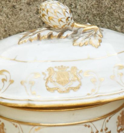 White and gilded porcelain service part with...