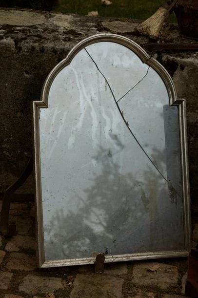 Table mirror with silver metal frame (wear...