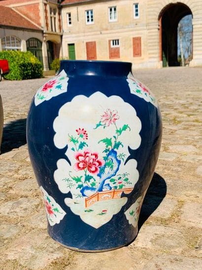 CHINA - 18th century - Polychrome enamelled...