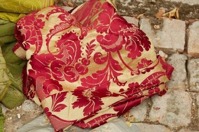 Bicoloured Brocatelle, red and ivory, decorated...