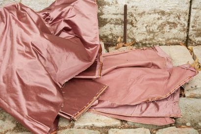 Pink silk set



Provenance : Castle of ...