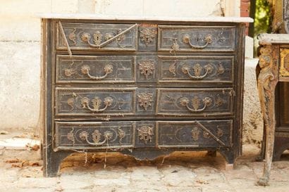 Chest of drawers in black stained wood, opening...