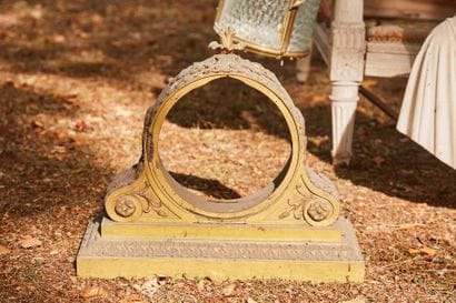 Clock case in chased and gilded bronze with...