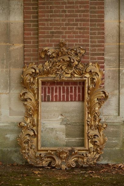 Important carved and gilded wood frame, with...
