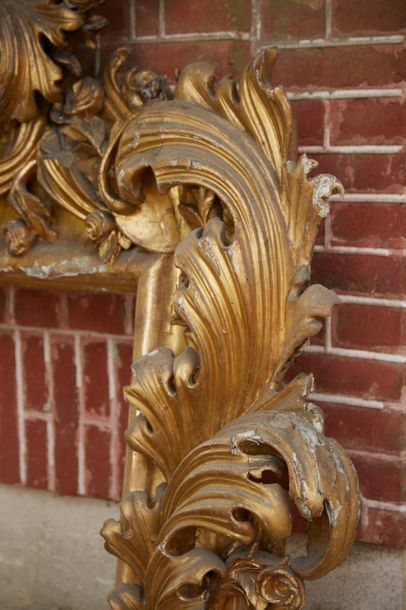 Important carved and gilded wood frame, with...