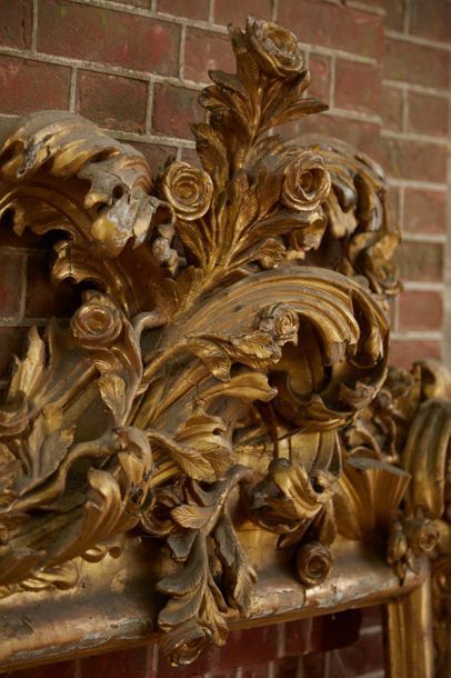 Important carved and gilded wood frame, with...