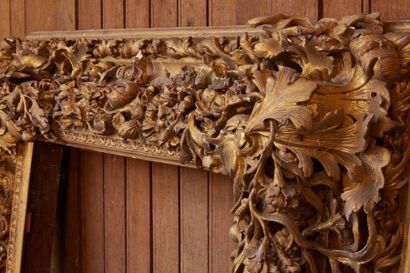 Important frame in carved stuccoed wood and...