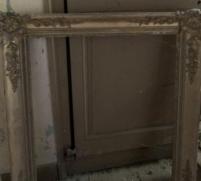 Gilded and carved wooden frame with shell...