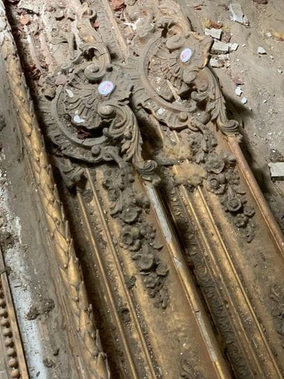 Important wooden and gilded stucco frame...
