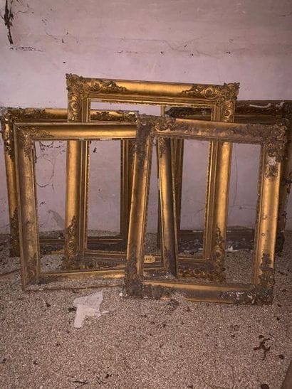 Set of five frames in wood and gilded stucco...