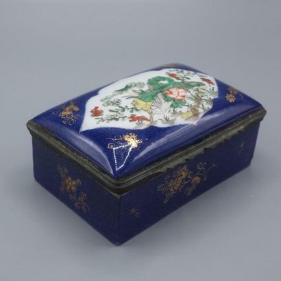 Boîte couverte en porcelaine de Chine bleue...