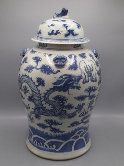 CHINE - XIXe siècle

Potiche couverte balustre...