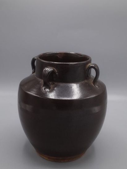 Vase en terre cuite vernissée marron à quatre...