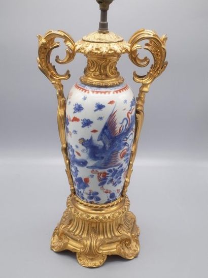 Vase en porcelaine de Chine rouge et bleue...