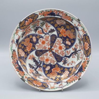 JAPON - XVIIIe siècle

Plat rond en porcelaine...