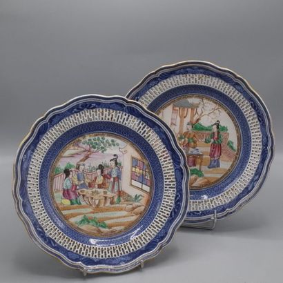 Paire d'assiettes en porcelaine de Chine...