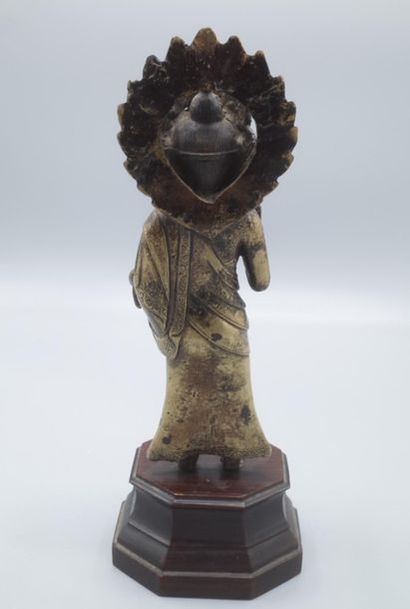 Bouddha debout en bronze, couronne de serpents.

Tibet...