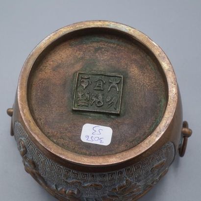 Cache pot brule parfum en bronze à décor...
