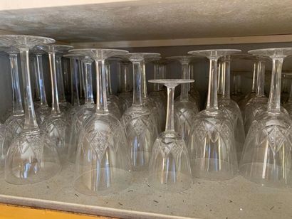 Service en cristal taillé comprenant verres...