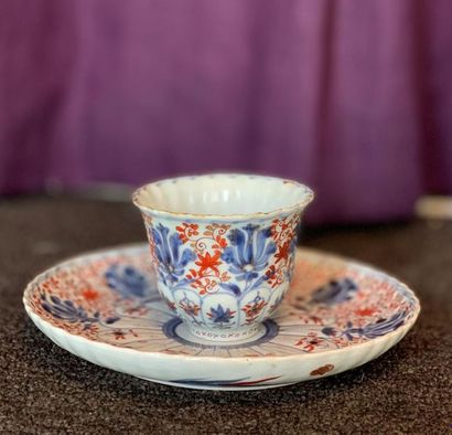 Tasse et sa sous tasse en porcelaine de Chine...