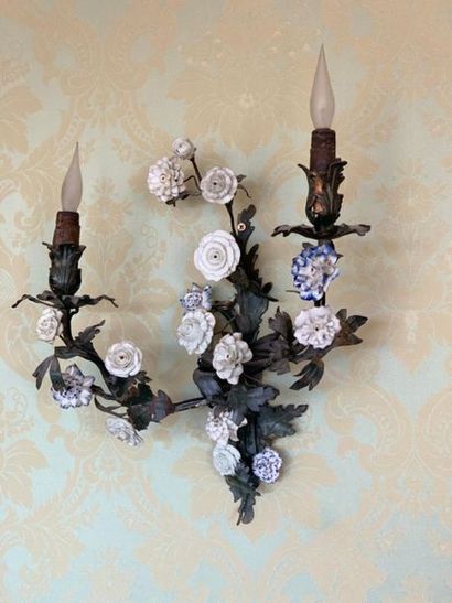 Paire d'appliques à deux bras de lumière...