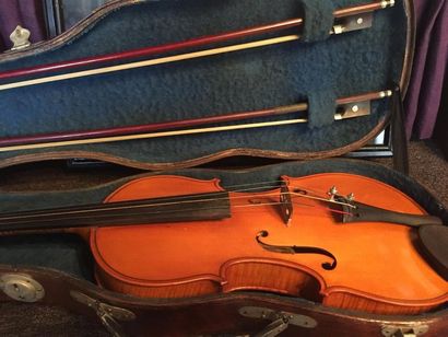 Violon d'étude portant une étiquette 