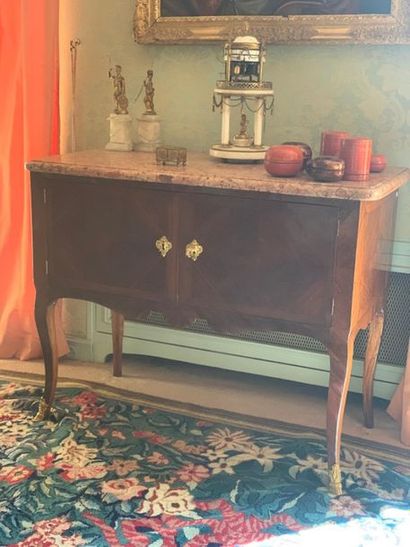 Commode en bois de placage ouvrant à deux...