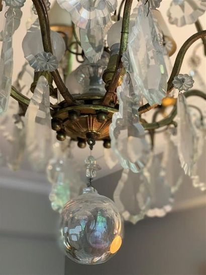 Lustre en bronze à huit bras de lumière et...