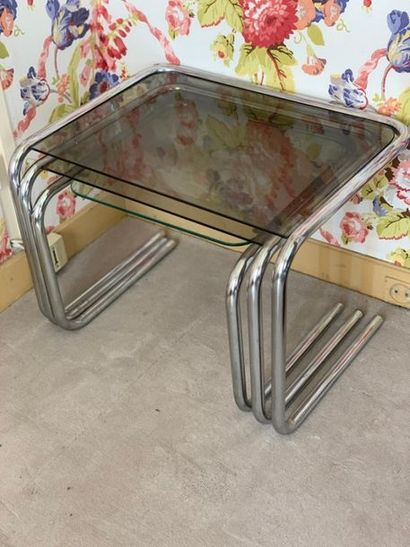 Trois de bouts de canapés en métal chromé...