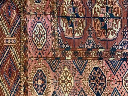 Petit tapis d'Orient (usures et déchirur...