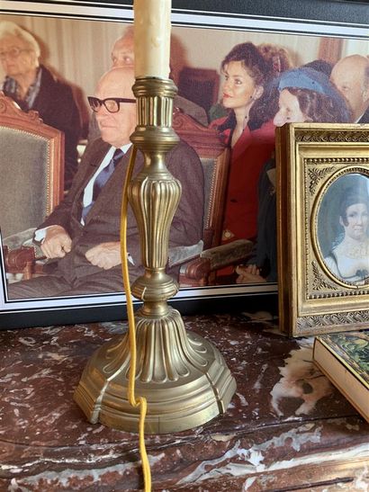 Pair of bronze torches in bmountés in lamp...