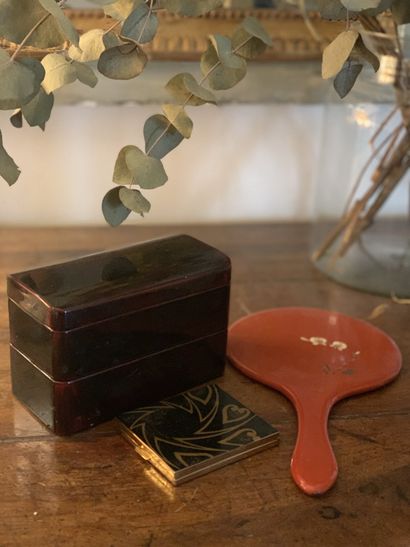 Lot including a lacquer box, a powder case...