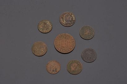 LOT : 8 monnaies divisionnaires en cuivre...