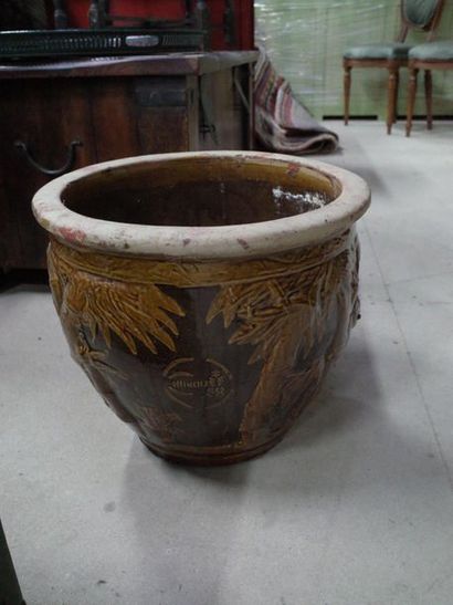 Stoneware planter

Far Eastern work

33 x...