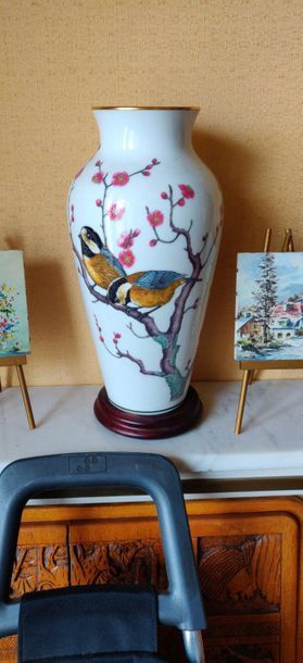 Porcelain tit vase