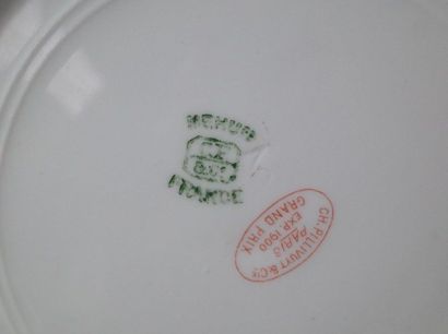 17 Mehun porcelain dinner plates with fretted...